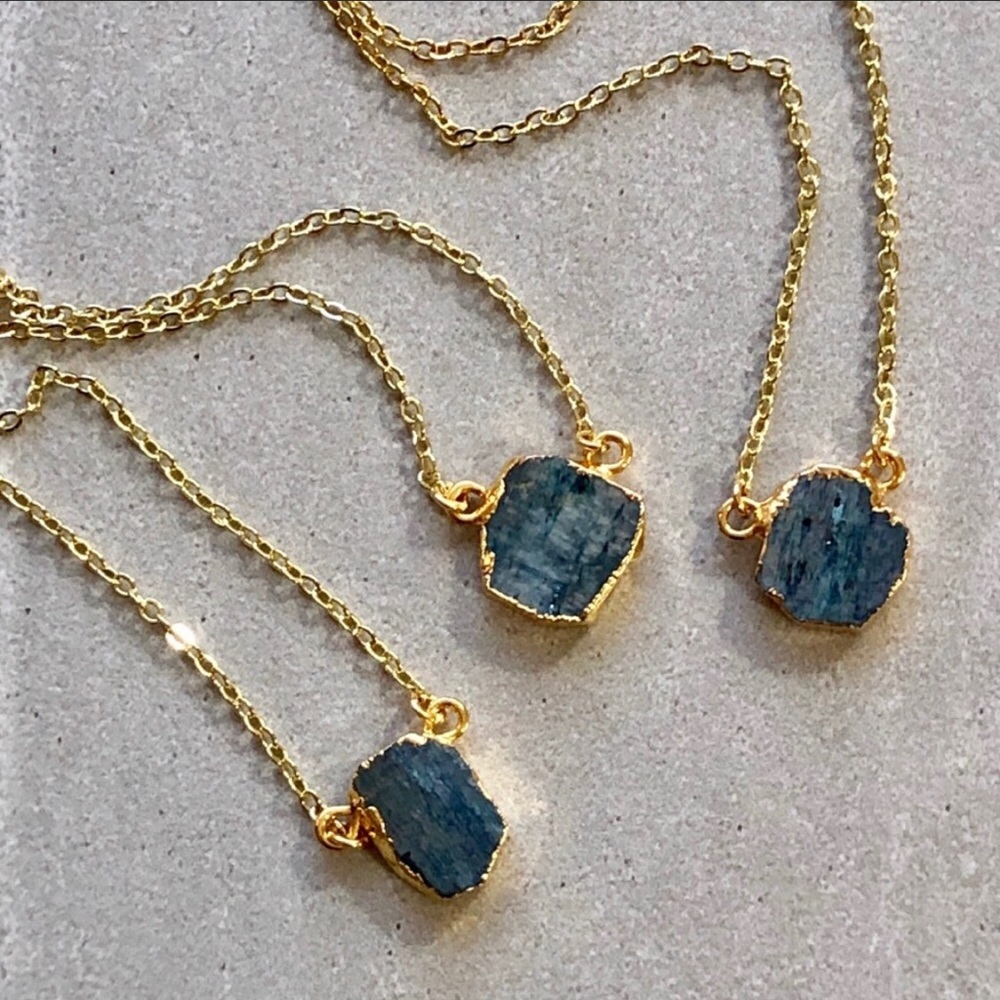 Dainty Raw Sulemani Gemstone Necklace - Picture 3 of 5